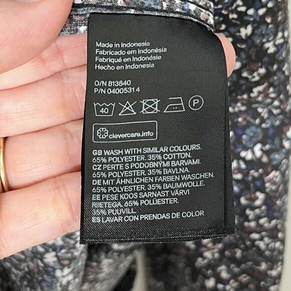 H&M Women's Button Up Shirt M Blue Floral Print Easy Iron Slim Fit Long Sleeve - Picture 8 of 8